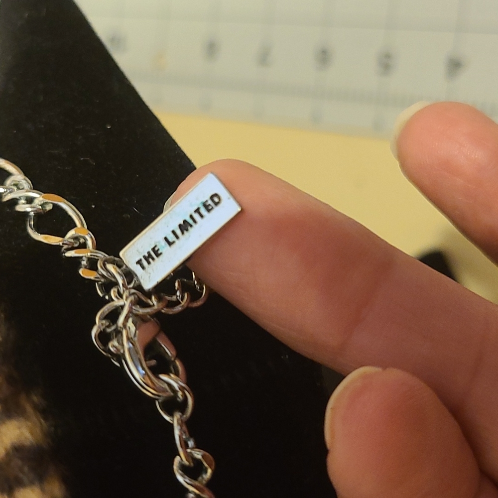 Necklace with The Limited hang tag - Picture 6 of 7